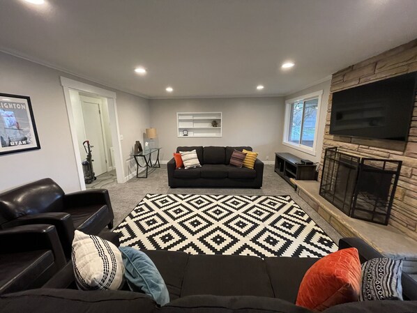 Smart-TV, peis og DVD-spiller