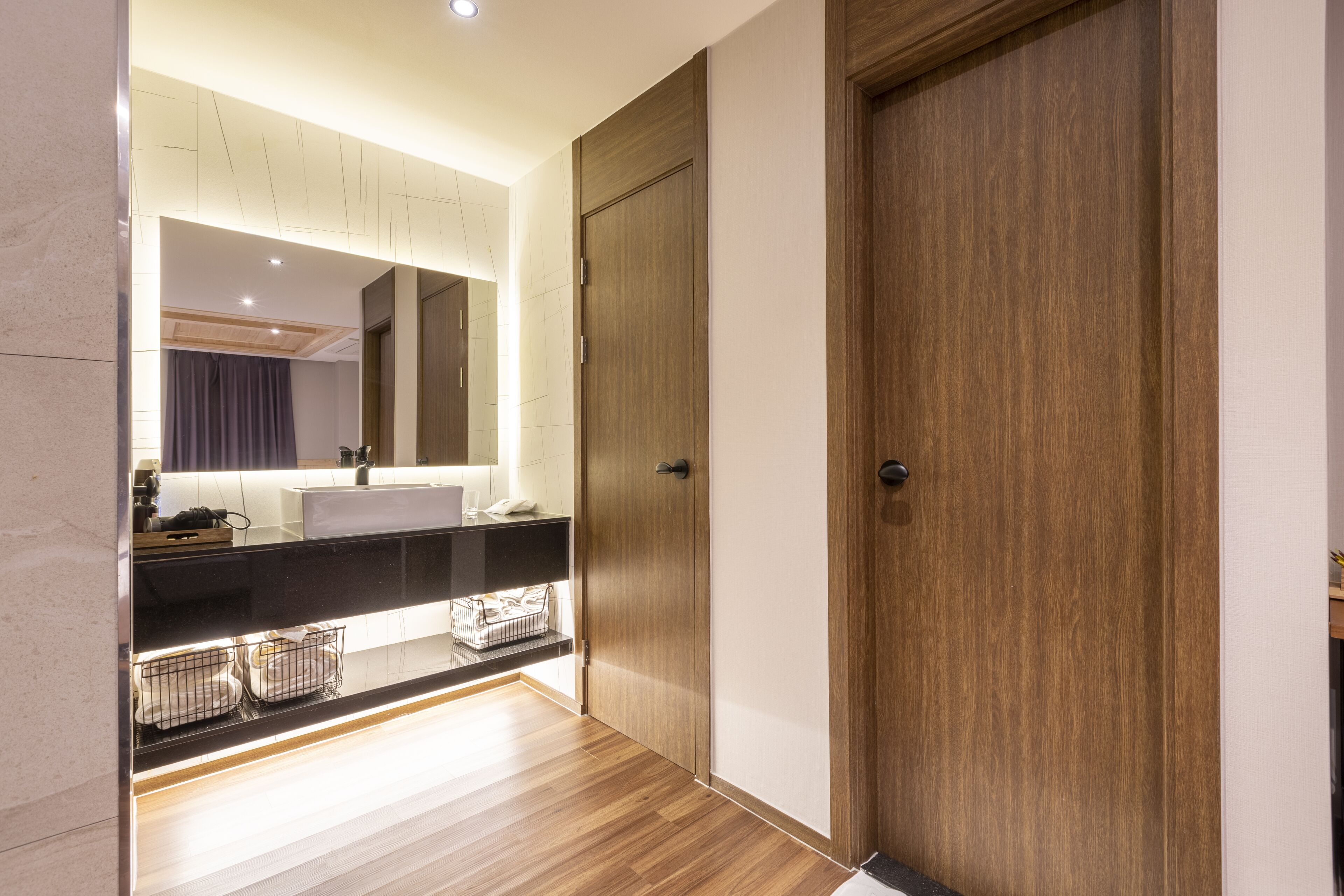 Business Suite (3 Beds) | Premium bedding, down comforters, memory foam beds, in-room safe