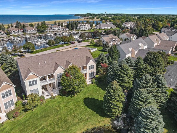 Exterior - Escape to life on the lake! (Manistee)