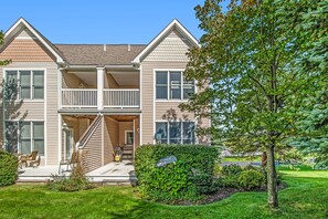 Exterior - Escape to life on the lake! (Manistee)