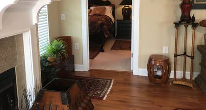 Elegant & Tranquil 3BR Townhome in Greenville’s Convention District