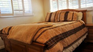 3 bedrooms, bed sheets