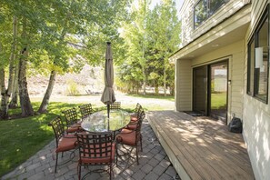 Outdoor dining - Sunrise Retreat In Sun Valley (Sun Valley)