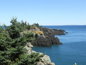 Sun-loungers, beach towels - Harbor View Cottage Maine, 150+ years old (Cutler)