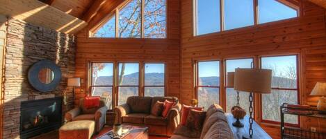 Televisión y chimenea