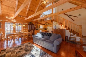 TV, fireplace, DVD player, offices - Pet-Friendly Cabin in Seven Devils (Seven Devils)