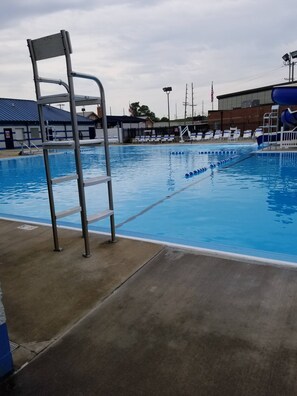 Pool - Downtown Lawrenceburg, Indiana, on the Ohio River, minutes to Perfect North Ski. (Lawrenceburg)