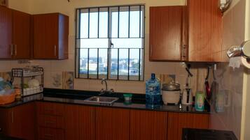 Penthouse, 2 slaapkamers | Privékitchenette | Een koelkast, een magnetron, een koffiezetapparaat/waterkoker