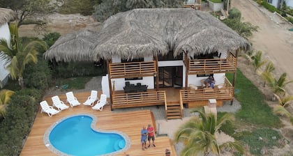 Oasis tranquilo e impresionantes vistas al mar en Los Organos - Máncora, Perú