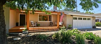 Nyligen avslutade Sonoma Vacation Getaway nära torget, men ändå i landet