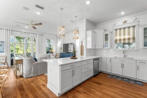 Interior - 5 Star Gorgeous Southern Style Beach house! Great for Families- Bikes included ! (Panama City Beach)