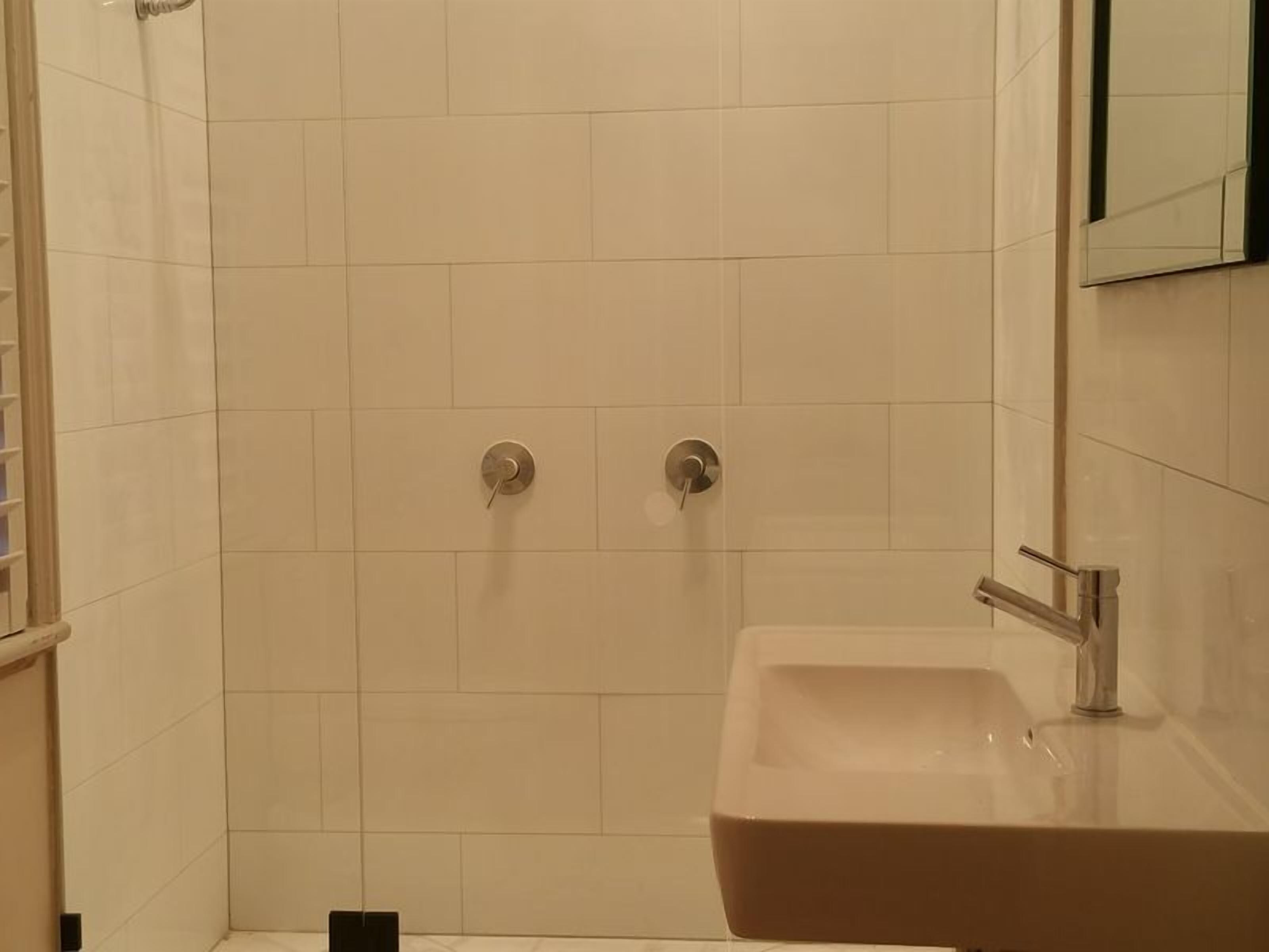 A Grand Mansion in Yarraville with off street parking — image 12