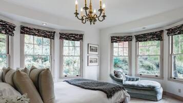 6 bedrooms, iron/ironing board, travel crib, WiFi