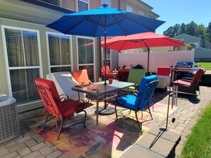 Outdoor dining - Luxury Bay Forest Resort Villa, Patio, 2 Grills, Wifi, Fire pit, Beach Retreat‼️ (Ocean View)
