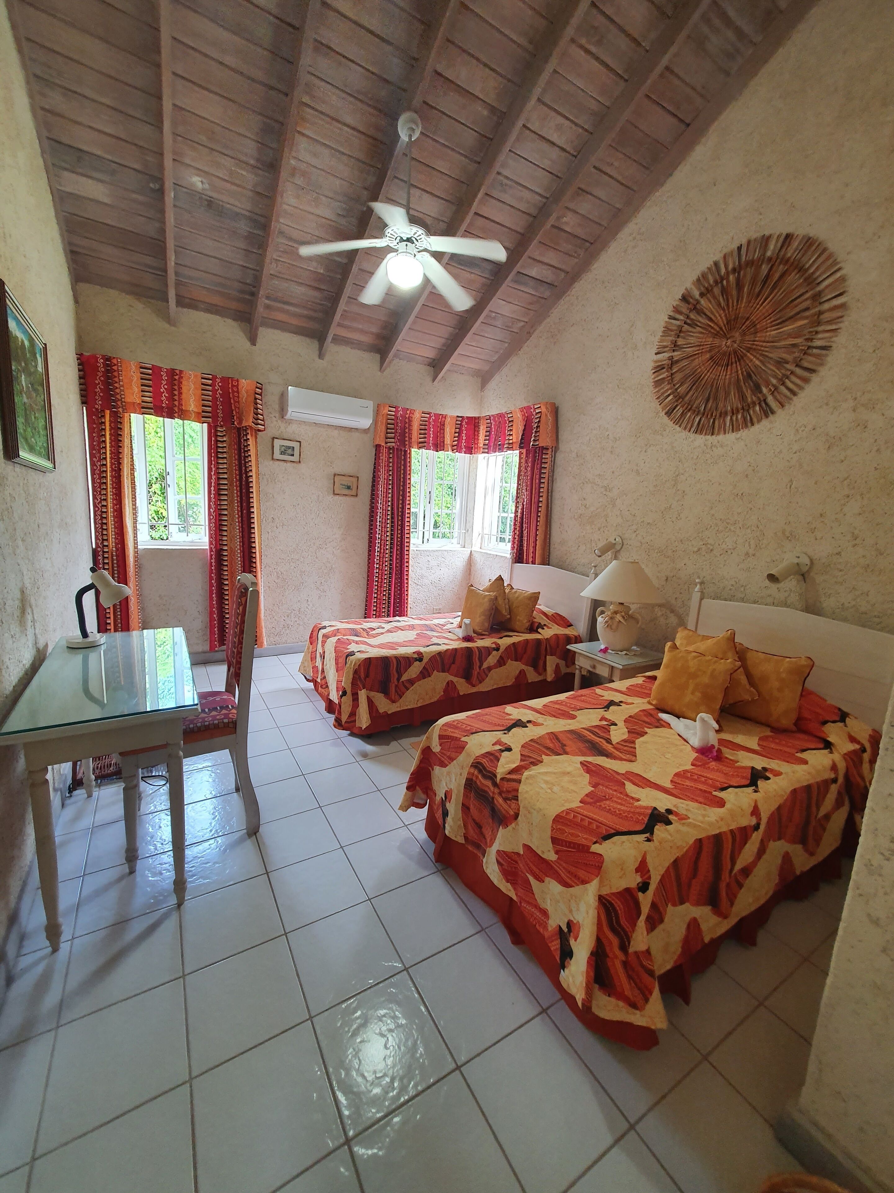 6 bedrooms, in-room safe, desk, iron/ironing board