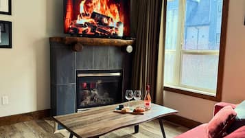 Téléviseur connecté, foyer, jeux vidéo, lecteur de DVD