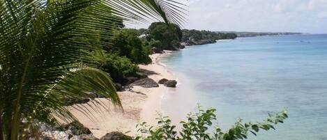 Beach nearby, sun-loungers, beach towels