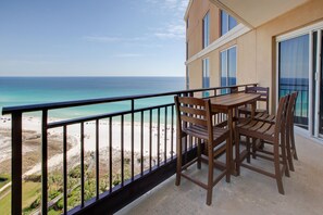Outdoor dining - Golf Cart ~ Spacious Living Area ~ Private Balcony (Miramar Beach)