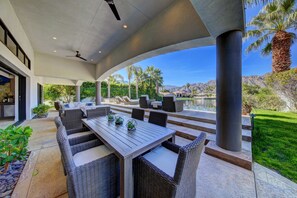 Outdoor dining - Villa Lago - Luxe Infinity Edge Pool, Mountain & Lake Views #065943 4br (La Quinta)