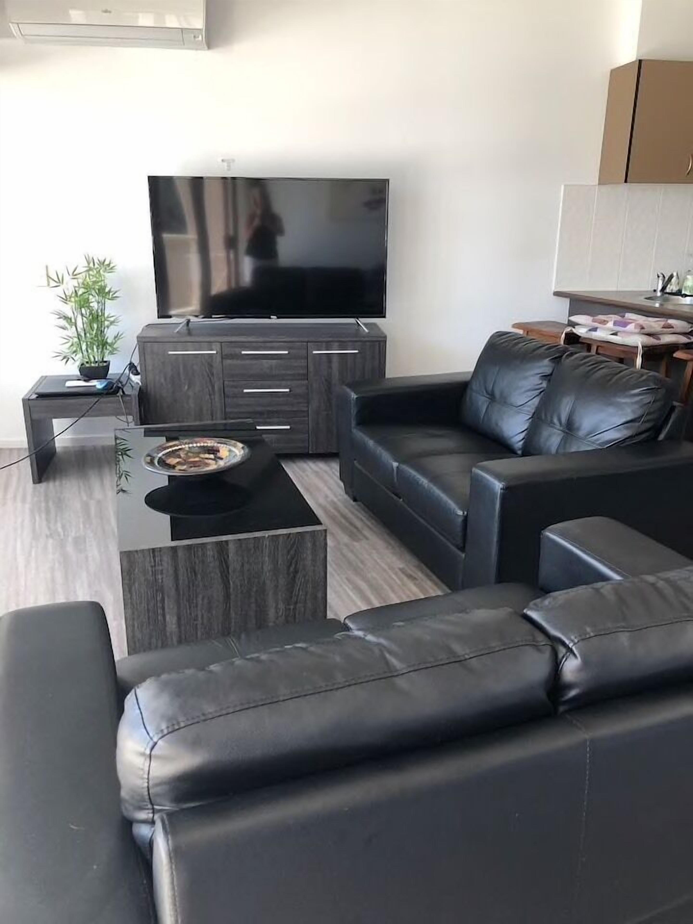 Broadbeach Getaway 510 — image 18