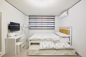 ファミリー アパートメント 2 ベッドルーム 簡易キッチン 1 階 | デスク、遮光カーテン、防音設備、アイロン / アイロン台