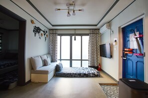 コンフォート アパートメント 3 ベッドルーム 2 バスルーム シティビュー | 専用キッチン | 冷蔵庫、電子レンジ、コンロ、コーヒー / ティーメーカー