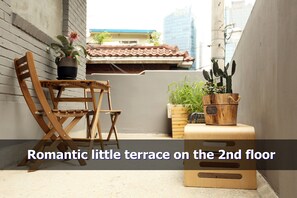 Comfort Apartment, 3 Bedrooms, 2 Bathrooms, City View | Terrace/patio