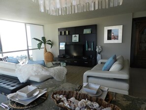 Smart-tv, dvd-afspiller, stereoanlæg, kontorer