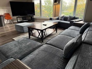 TV, fireplace, offices