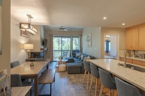 Interior - Rustic Modern Condo - Close to Village - Sleeps 10 (Mammoth Lakes)