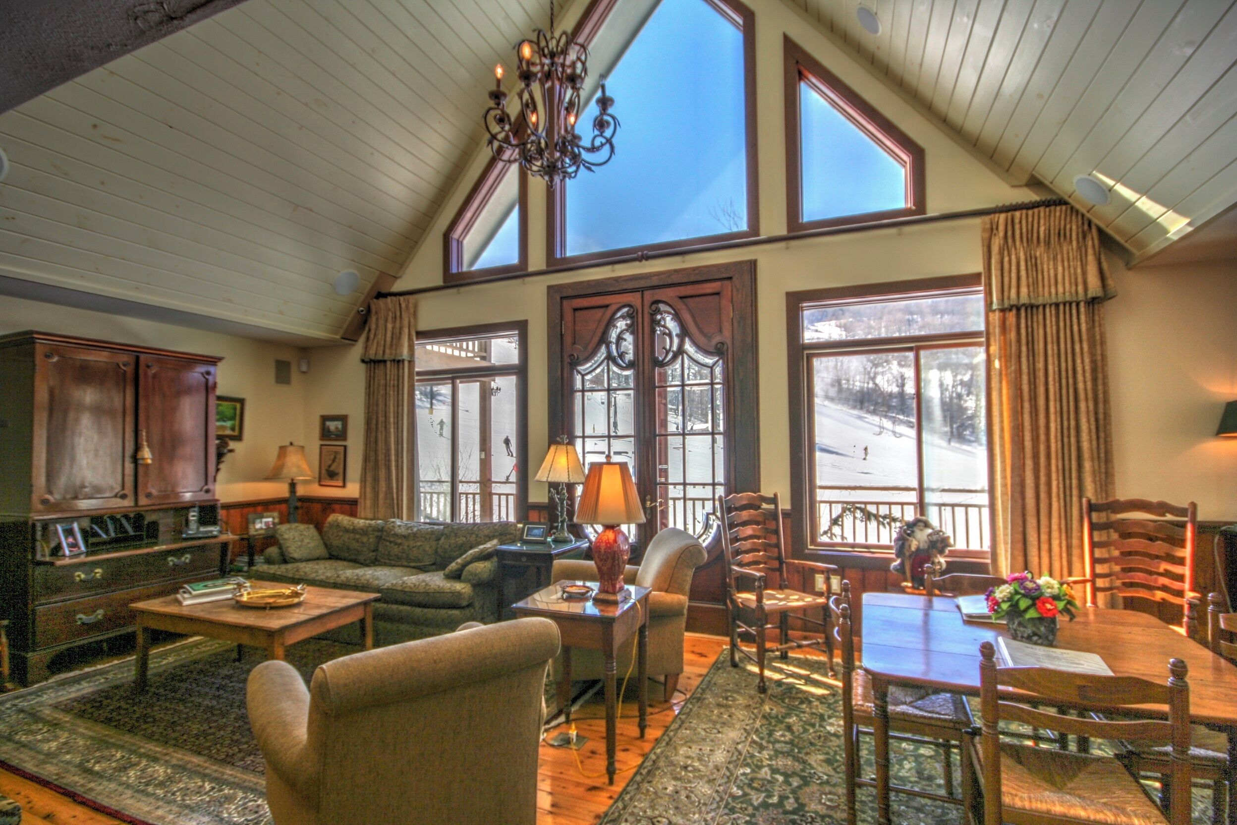 Smart-TV, peis, DVD-spiller og fotballspill