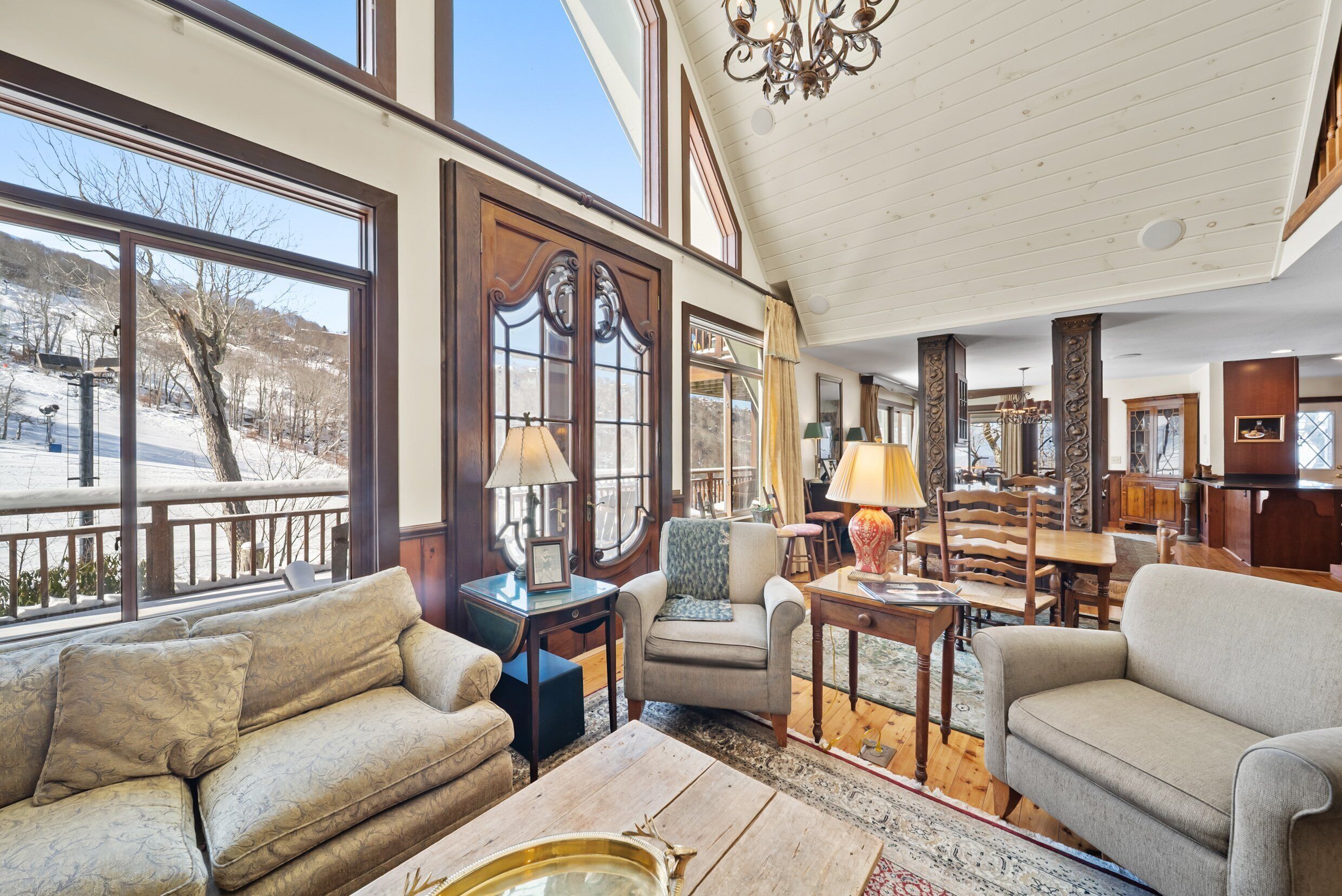 Smart-TV, peis, DVD-spiller og fotballspill