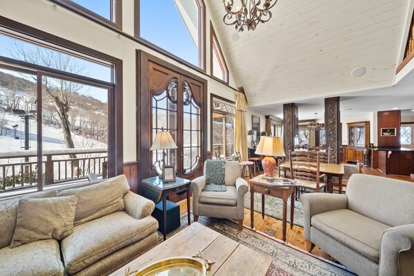 Smart TV, chimenea, reproductor de DVD y futbolito 