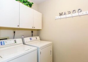 Luokittelematon kuva, 3 kautta 14, painike