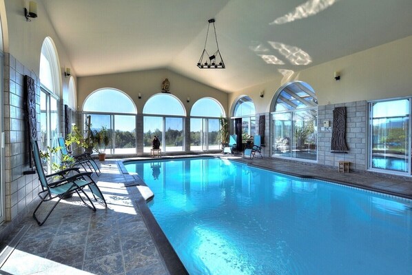 Indoor pool, a heated pool - Magnificent villa with breathtaking views! (Sutton)