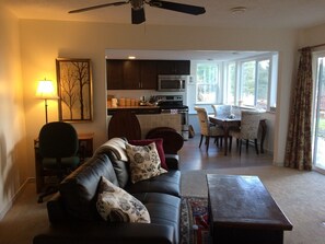 Televisión y chimenea 