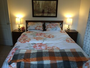 2 habitaciones, escritorio, tabla de planchar con plancha y wifi gratis 