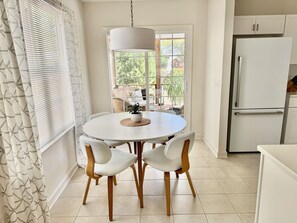 Dining - Perfect Little Beach Cottage for your stay on Oak Island (Oak Island)
