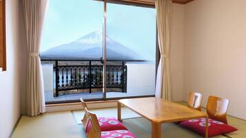 Habitación Deluxe, para no fumadores, baño privado (JapaneseWestern(A), Mt & Lake View) | Edredón, wifi gratis y ropa de cama