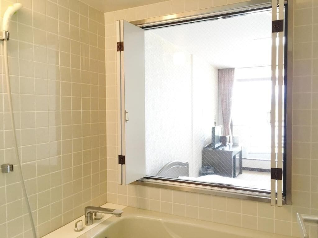 twin room 16sqm (private bathroom, mount fuji and lake shoji view), non smoking | bathroom | combined shower/bathtub, free toiletries, hair dryer, slippers