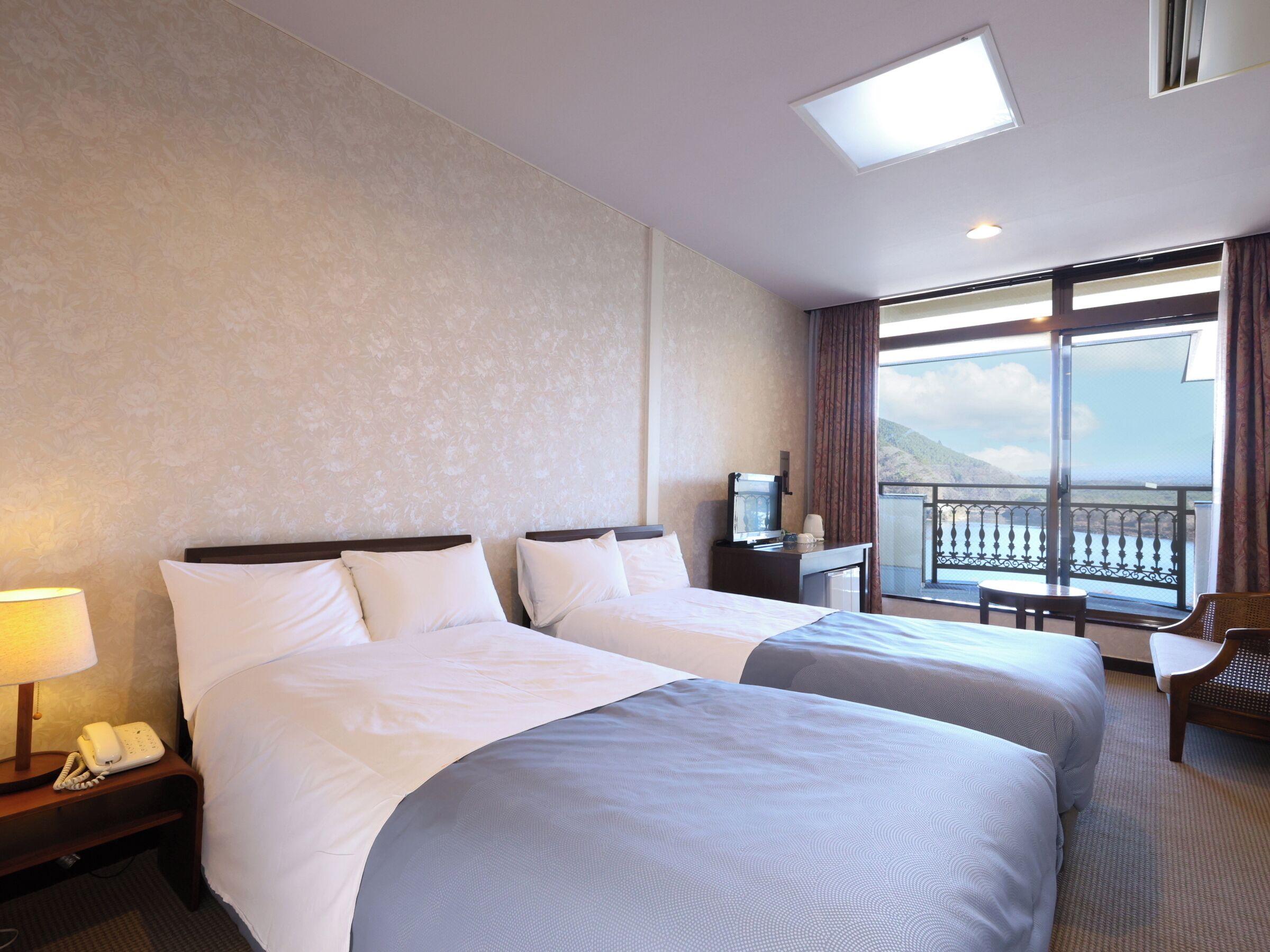 Twin Room 16sqm (Private Bathroom, Mount Fuji and Lake Shoji View), Non Smoking