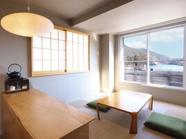 Cubrecamas, wifi gratis y ropa de cama 