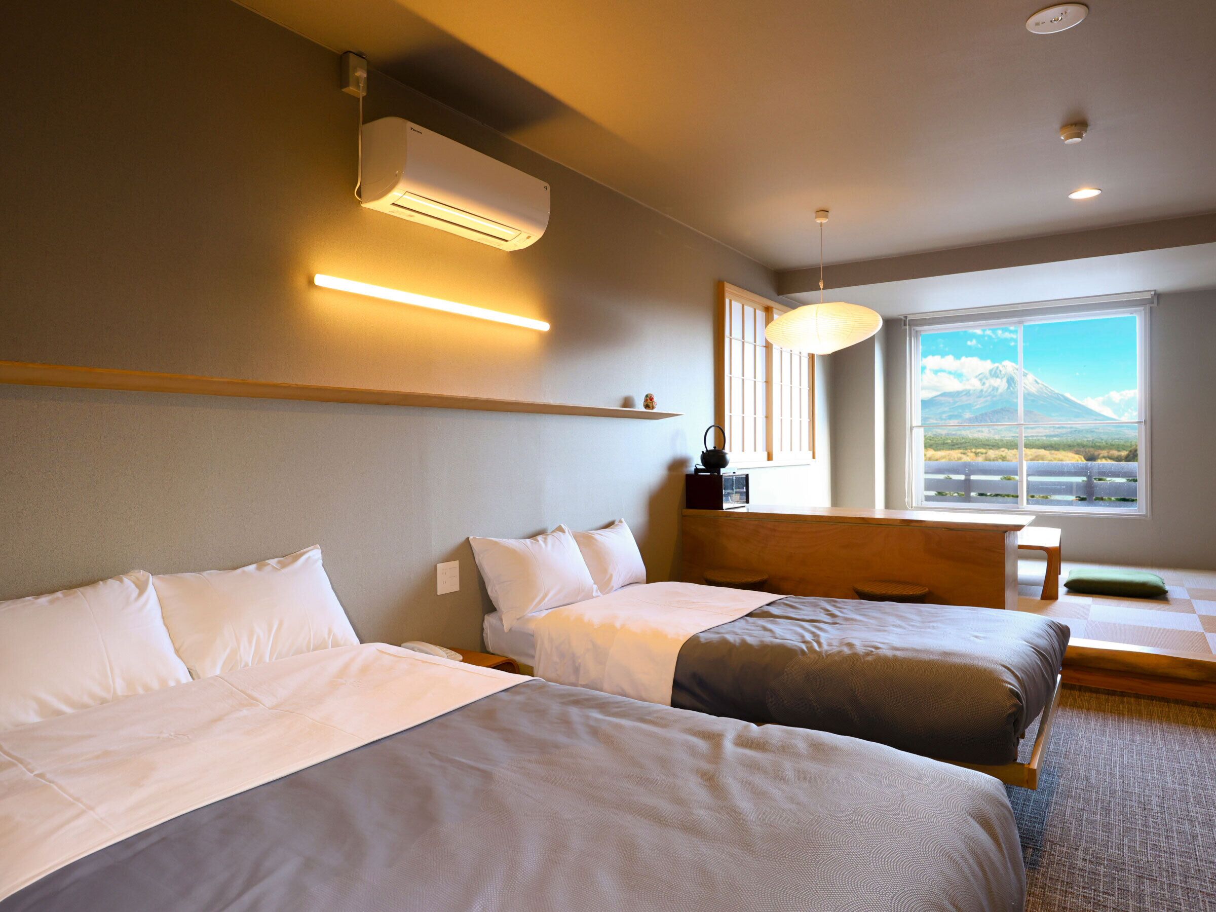 Edredones de plumas, wifi gratis, ropa de cama