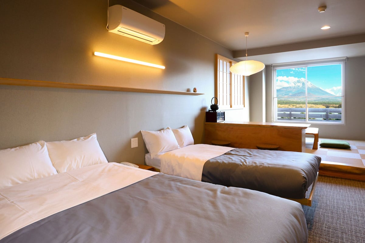 Edredones de plumas, wifi gratis, ropa de cama