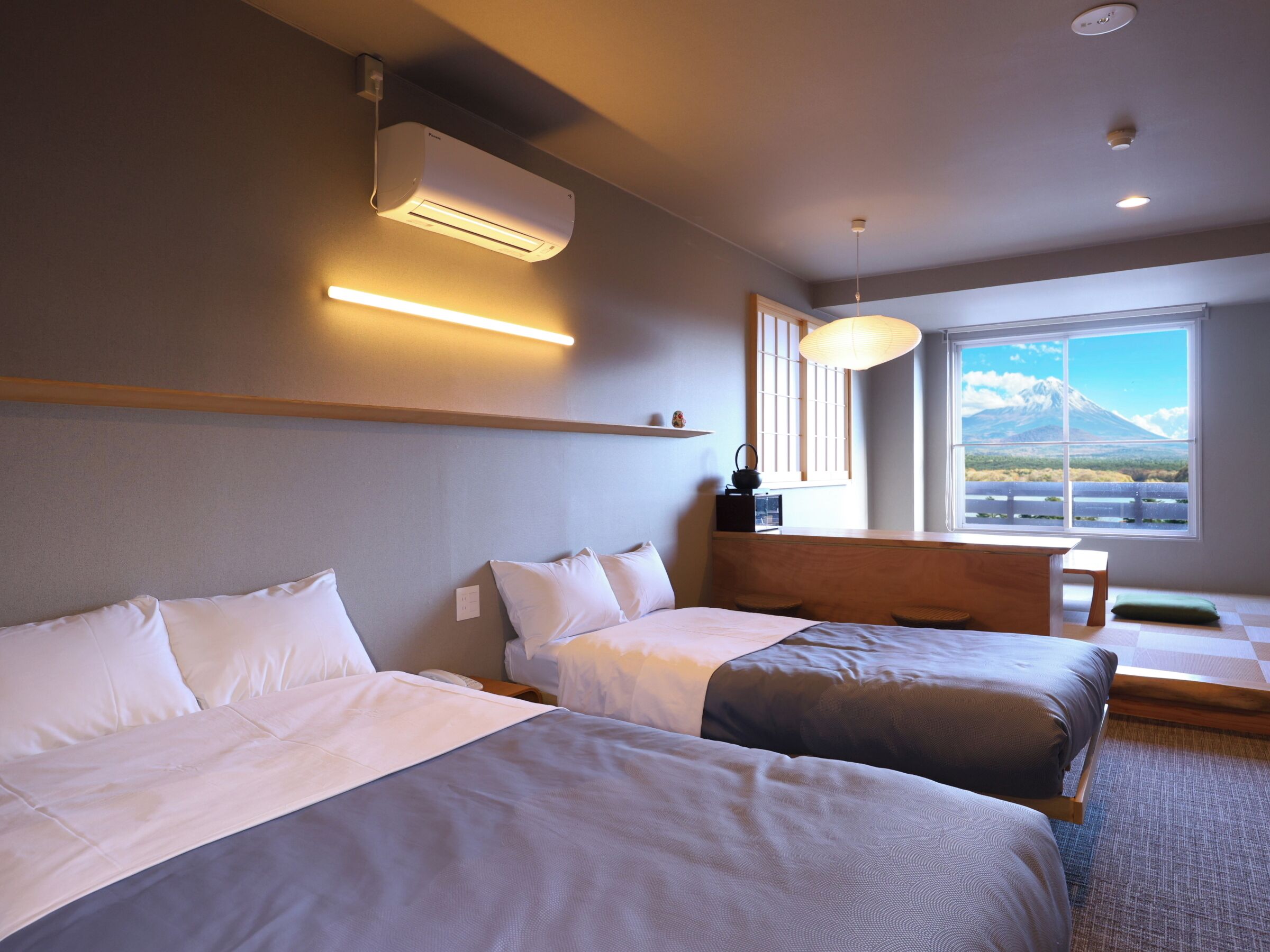 Habitación cuádruple familiar, para no fumadores, vista al lago (JapaneseWestern, Mt) | Edredón, wifi gratis y ropa de cama 