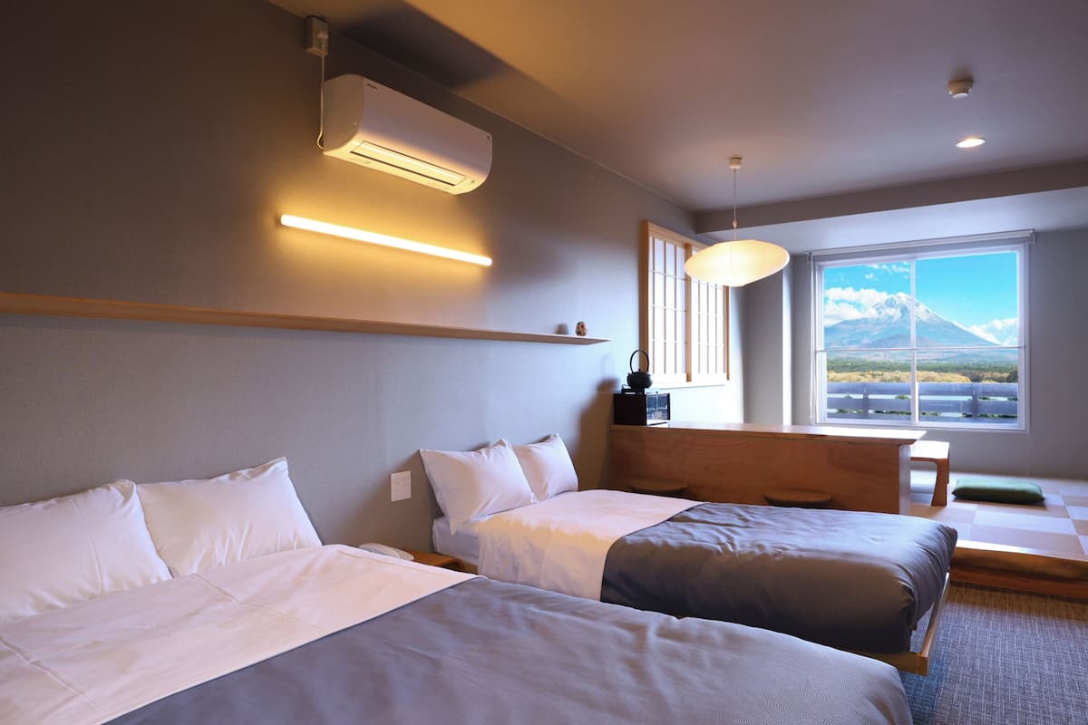 JapaneseWestern, Mt & Lake View