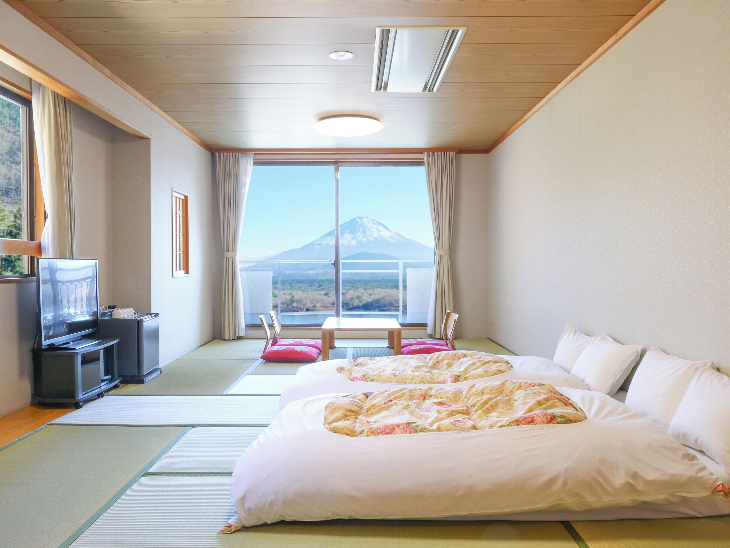 Japanese Western Style Room A 35sqm (Private Bathroom, Mount Fuji and Lake Shoji View), Non Smoking | Down comforters, free WiFi, bed sheets