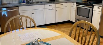 Entire home, quiet pastoral setting, 2 miles from Liberty University Campus