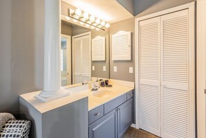 Unclassified image, 2 of 28, button