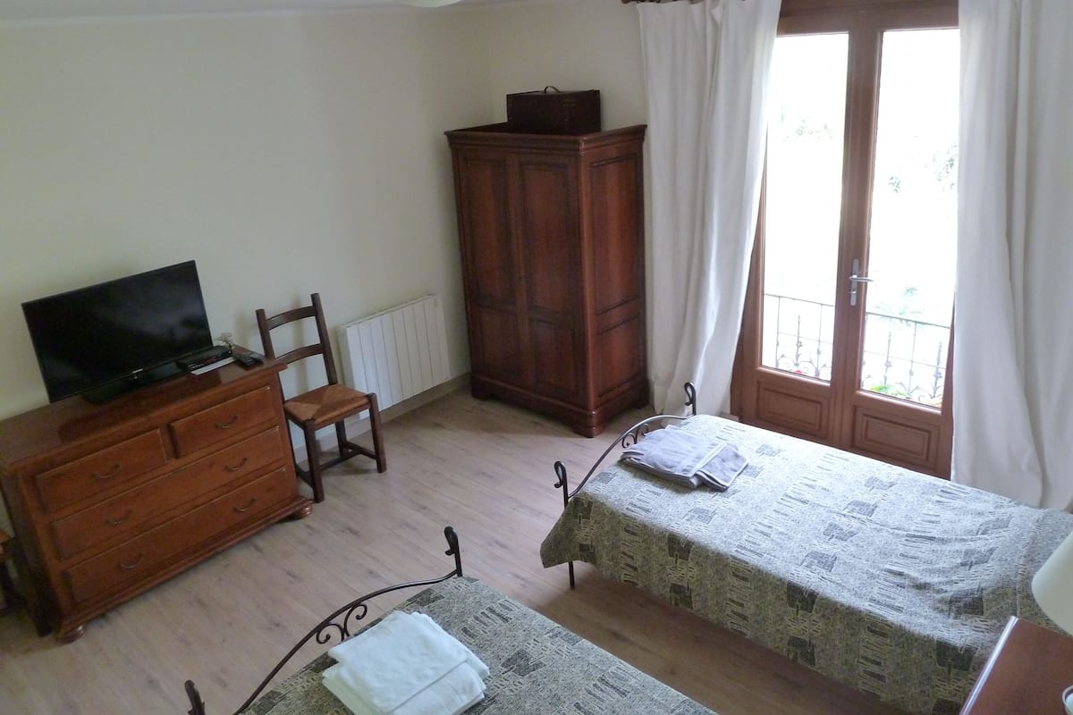 Twin Room, Ensuite, Mountain View